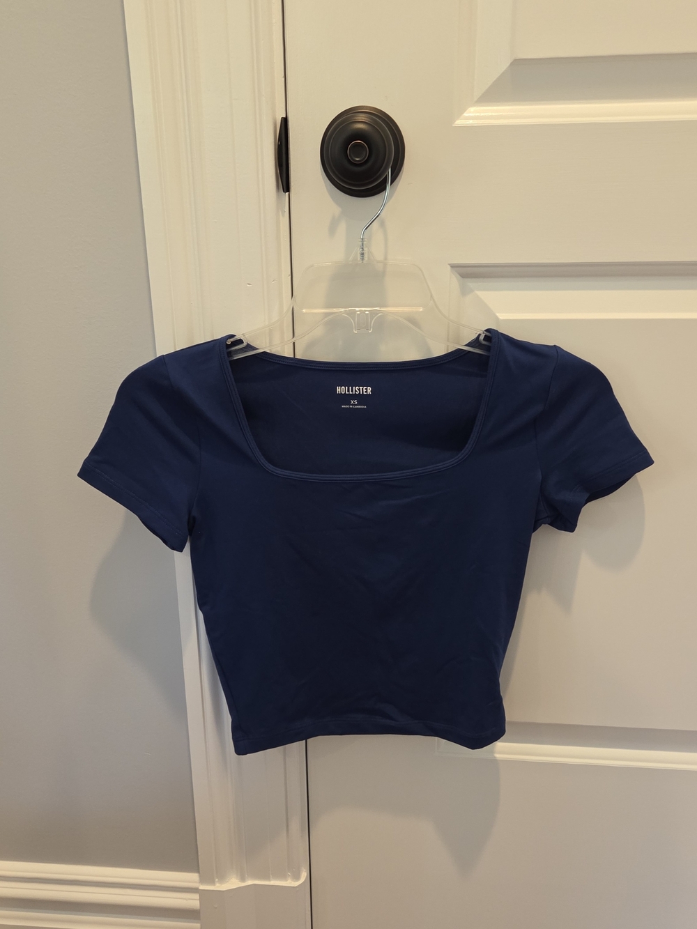 Hollister Navy Scoop Neck Cropped Tee